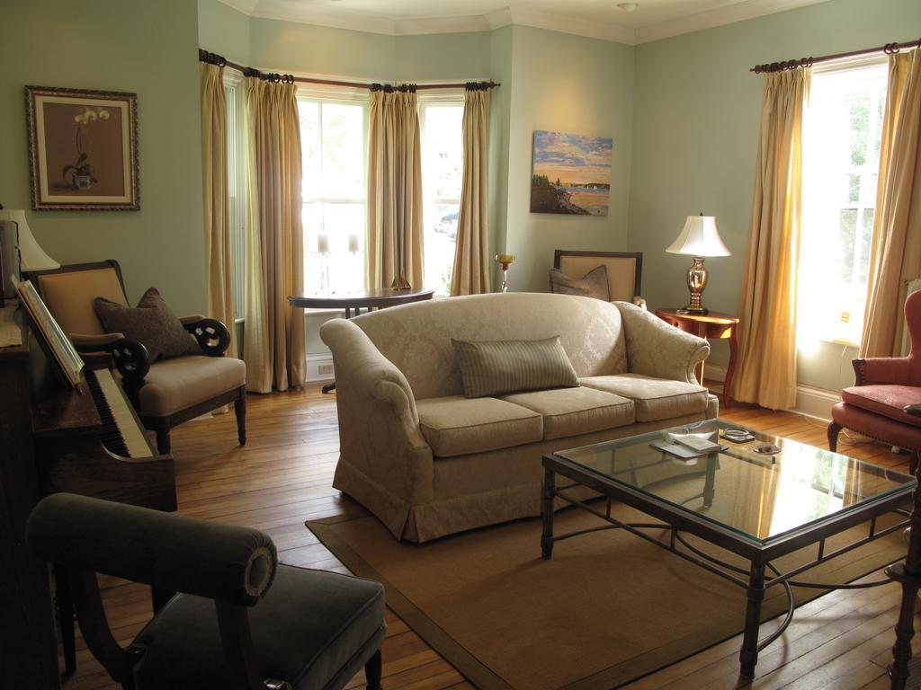 Dunlop Inn Baddeck Ngoại thất bức ảnh